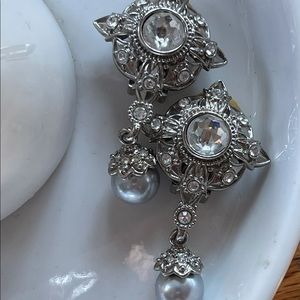 Boho Bling!  VTG rhinestone earrings